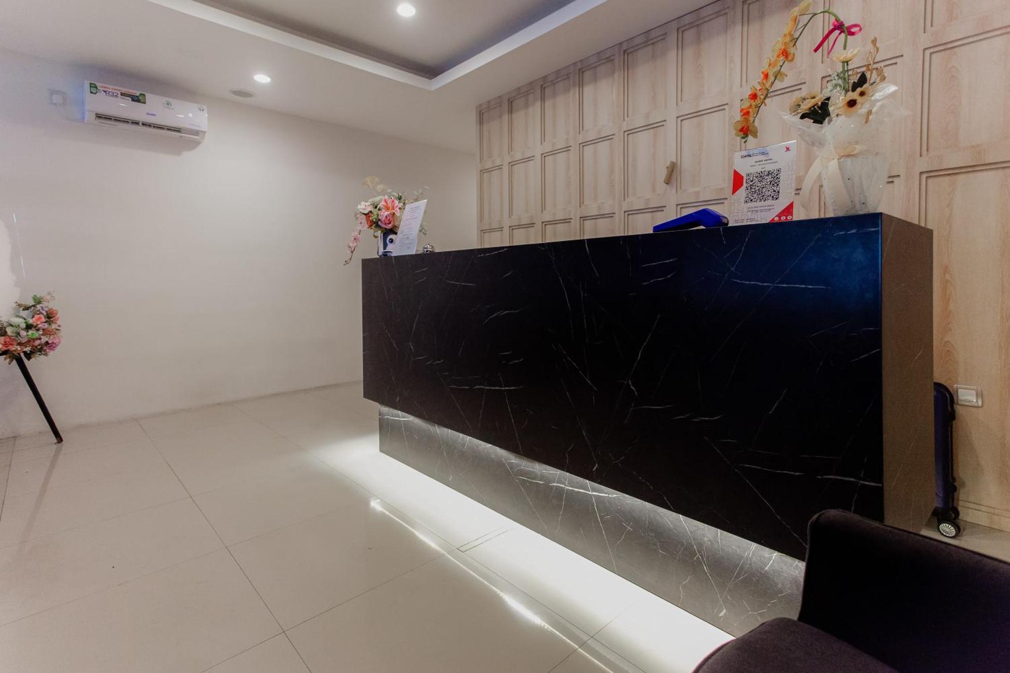 Urbanview Hotel Priority Samarinda By Reddoorz Buitenkant foto
